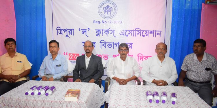 ত্রিপুরা ল ক্লাকস এসোসিয়েশনের ৫৬  তম প্রতিষ্ঠা দিবস পালন করা হয় আগরতলা কোর্ট চত্তরে।
