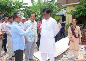 অভয়নগর বাজার সংলগ্ন উন্নয়ন কাজে সরকারি জমি দখলকারী দের  উচ্ছেদ করা হয় এই উচ্ছেদ অভিযানে উপস্থিত ছিলেন মেয়র দীপক মজুমদার