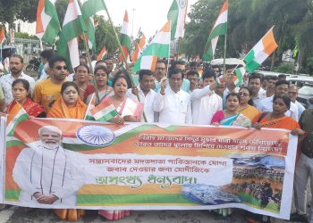 পেহেলগাম সন্ত্রাসী হামলা যোগ্য জবাব দেওয়ায় প্রধানমন্ত্রী ও দেশের বীর সেনাদের প্রতি শ্রদ্ধা জানিয়ে অভিনন্দন তেরঙ্গা  রেলীর আয়োজন করে ৮ বড়দোয়ালী মন্ডলের