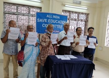 অল ইন্ডিয়া সেভ  এডুকেশন কমিটির পক্ষ থেকে এক সাংবাদিক সম্মেলনের আয়োজন করা হয়।