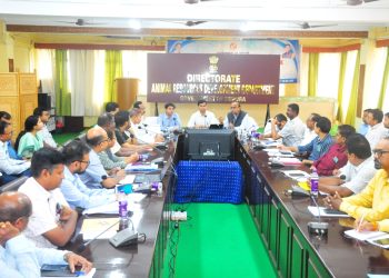 স্টেট লেভেল রিভিউ মিটিং প্রাণিসম্পদ বিকাশ দফতরের গুরখা বস্তি অফিস কনফারেন্স হলে উপস্থিত ছিলেন মন্ত্রী সুধাংশু দাস সহ অন্যান দপ্তরের আধিকারিকরা