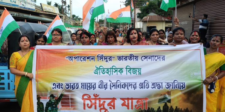 ১৩ প্রতাপগর মন্ডলের ৪১ নং ওয়ার্ডের উদ্যোগে তিরঙ্গা  রেলির মাধ্যমে ভারত মায়ের বীর সৈনিকদের শ্রদ্ধা জানানো হয়। এই তিরঙ্গা যাত্রায় উপস্থিত ছিলেন মিমি মজুমদার সহ অন্যান্যরা।