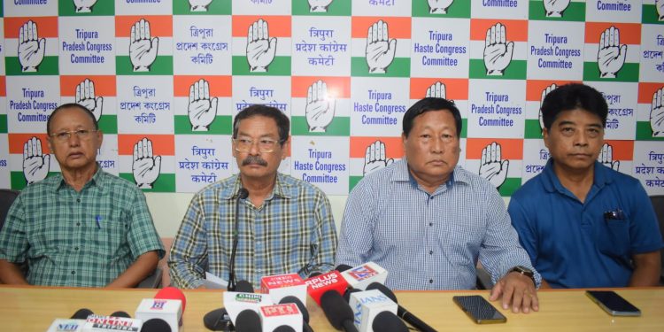 ত্রিপুরা আদিবাসী কংগ্রেস দলের পক্ষ থেকে এক সাংবাদিক সম্মেলনের আয়োজন করা হয়।