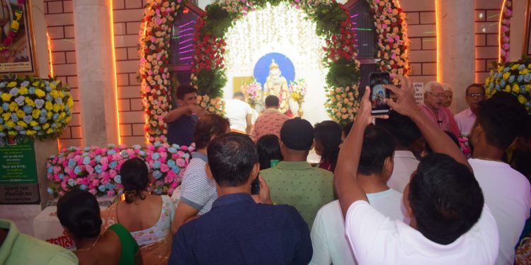 আজ শ্রী শ্রী লোকনাথ বাবার তিরোধান দিবস। আগরতলা লোকনাথ বাড়িতে ভক্তদের উপচে পড়া ভিড় লক্ষ্য করা যায়।