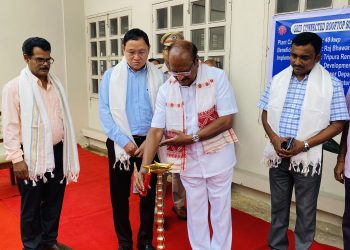 আজ রাজ্যপাল ইন্দ্র সেনা রেড্ডি নাল্লু এই রুফটফ সোলার প্লেন্টের বুতাম টিপে এর আনুষ্ঠানিক উদ্বোধন করেন