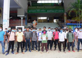 পরীক্ষা দেওয়া বেকার যুবক-যুবতীরা অবিলম্বে ফল প্রকাশের দাবিতে আজ সিটি সেন্টারে সামনে একত্রিত হয়