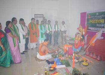 ৪৬ নং ওয়ার্ড এর উদ্যোগে গঙ্গা পূজা পাশাপাশি বৃক্ষরোপন আয়োজন করেন