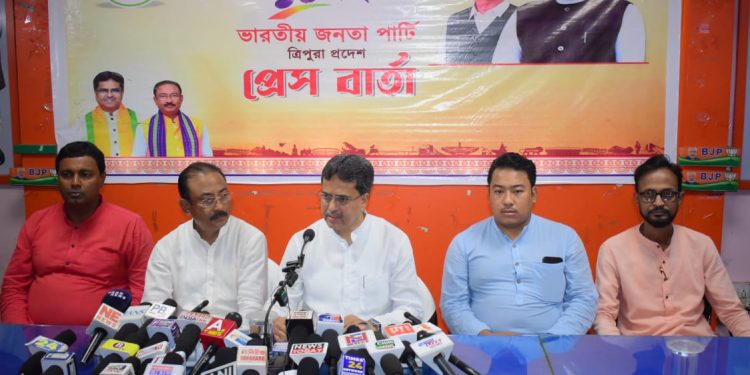 বিকশিত ভারতের অমৃত কাল ,সুশাসন ,গরীব  কল্যাণের ১১ বছরের পূর্তি উপলক্ষে মুখ্যমন্ত্রী প্রফেসর ডা: মানিক সাহা  ভারতীয় জনতা পার্টির কার্যালয়ে সাংবাদিক সম্মেলন আয়োজন করা হয়