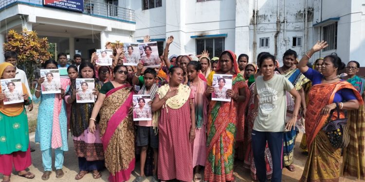 বাড়ি থেকে ডেকে নিয়ে যাওয়ার পর থেকে নিখোঁজ এক যুবক। তিনদিন ধরে নিখোঁজ যুবককে না পেয়ে এনসিসি থানায় দ্বারস্থ এলাকাবাসী।।।।