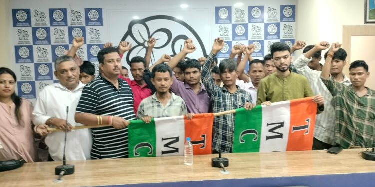 আজ ত্রিপুরা প্রদেশ তৃণমূল কংগ্রেস ভবনে ৫o জন তিপ্রা মথা এবং বিজেপি ছেড়ে তৃণমূল কংগ্রেসে যোগদান করেন।