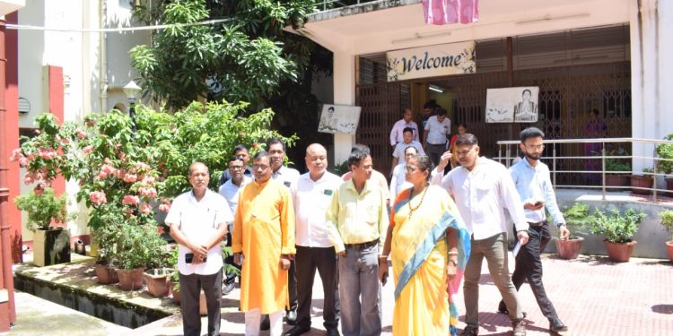 বিধানসভায় বানিয়ে দেওয়া সর্বদলীয় কমিটির একটি টিম