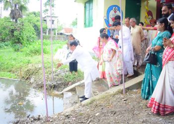 ১৪ নং ওয়ার্ডের রঞ্জিত নগর এলাকায় জলাশয় পূনঃ নির্মাণ ও জলাশয় সৌন্দর্যায়নের শিলান্যাস   করেন মেয়র দীপক মজুমদার।