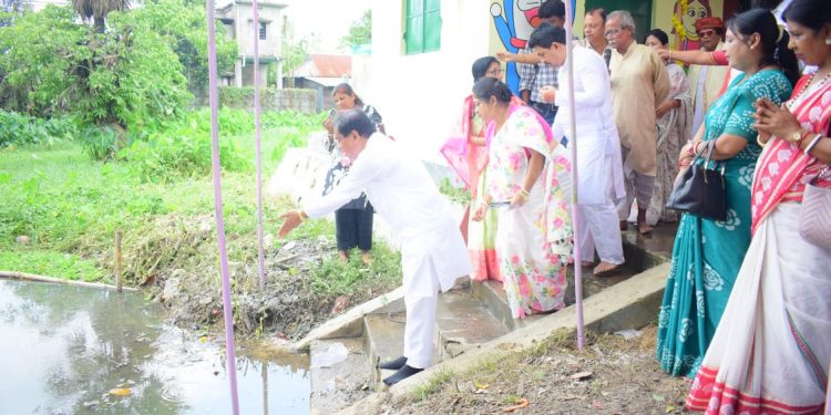১৪ নং ওয়ার্ডের রঞ্জিত নগর এলাকায় জলাশয় পূনঃ নির্মাণ ও জলাশয় সৌন্দর্যায়নের শিলান্যাস   করেন মেয়র দীপক মজুমদার।