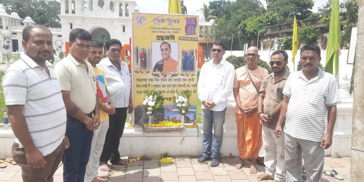 আমেদাবাদে ঘটে যাওয়া বিমান দুর্ঘটনায় নিহতদের প্রতি শ্রদ্ধা নিবেদন করা হয়।