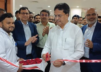 মুখ্যমন্ত্রী অধ্যাপক ডাঃ মানিক সাহা আইএলএস হাসপাতালে নতুন ক্যান্সার কেয়ার সুবিধা উদ্বোধন করে