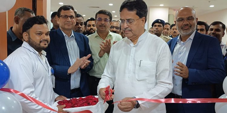মুখ্যমন্ত্রী অধ্যাপক ডাঃ মানিক সাহা আইএলএস হাসপাতালে নতুন ক্যান্সার কেয়ার সুবিধা উদ্বোধন করে