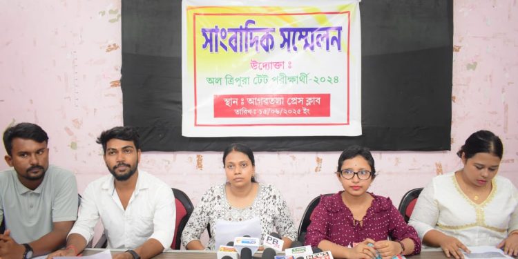 টেটের প্রশ্নপত্র নিয়ে আবারো অভিযোগ তুললেন টেট পরীক্ষার্থীরা।