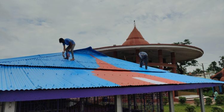 খারচি মেলার প্রস্তুতি চতুর্দশ দেবতা মন্দিরে জোর কদমে চলছে কাজ। গোটা বিষয় দেখতে আসেন পশ্চিম জেলার ভারপ্রাপ্ত সভাধিপতি বিশ্বজিৎ শীল।