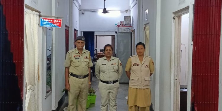 গতকাল আগরতলা দেওঘর এক্সপ্রেস থেকে প্রচুর পরিমাণে ফেনসিডিল আটক করলেন আগরতলা রেলস্টেশনের আরপিএফ পুলিশ ও জিআরপি পুলিশ