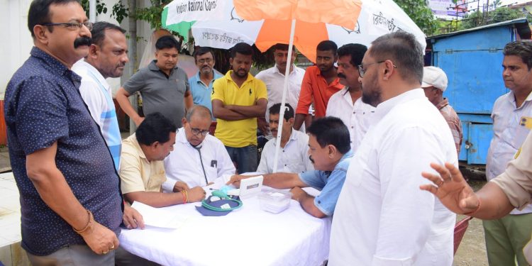 রাহুল গান্ধীর ৫৫ তম জন্মদিন কে সামনে রেখে কংগ্রেস ভবনের সামনে এক ফ্রি হেল ক্যাম্পের আয়োজন করেন।