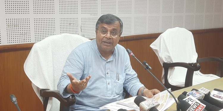 রাজনৈতিক খুন হওয়া পরিবারের পাশে সরকার।।। আর্থিক সাহায্য করবে পরিবার গুলোকে সচিবালয়ে সাংবাদিক সম্মেলনে জানান মন্ত্রী রতন লাল নাথ।।