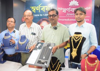 রথযাত্রা উপলক্ষ্যে স্বর্ণকমল জুয়েলাসের স্বর্নবর্ষার ২৫তম বর্ষপুতি উদযাপন ।