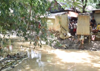 প্রতাপগড় ঘোষপাড়ায় বঙ্গেশ্বর নদীতে মৃতদেহ উদ্ধারে চাঞ্চল্য। আজ সকালে এলাকাবাসী দুর্গন্ধ পাওয়ায় নদীতে দেখতে পায় অজ্ঞাত পরিচিত ব্যক্তির মৃতদেহ।