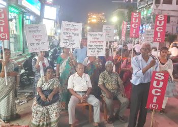 আমেরিকার ইন্দনে ইজরায়েল ইরানের উপর যে অমানবিক যুদ্ধ চালাচ্ছে তার বিরোধিতা করে প্যারাডাইস চৌমুহনীতে একটি পথ সভা করে এসইউসিআই কমিউনিস্ট।