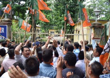 বিধায়ক সুদীপ রায় বর্মনের বাড়ির সামনে বিক্ষোভ দেখিয়েছিল জনজাত মোর্চার পক্ষ থেকে। ভাঙচুর করা হয়েছিল চেয়ার।