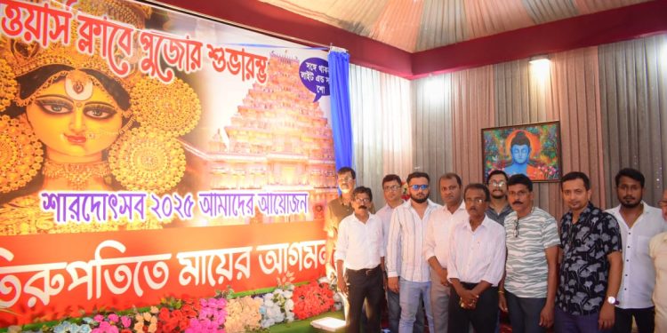 আগরতলা ফ্লাওয়ারস ক্লাবের দূর্গা পূজার থিম উদ্বোধন করেন মাননীয় সাংসদ রাজিব ভট্টাচার্যী, মেয়র দীপক মজুমদার সহ অন্যান্যরা।