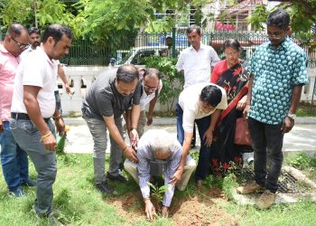 ২৭ জুন, আগরতলা # আগরতলা প্রেসক্লাবের সদস্যরা পরিবেশ রক্ষার বার্তা সারা বছরই নানা প্রচার মাধ্যমের সাহায্যে ছড়িয়ে দিতে সচেষ্ট থাকেন।