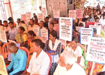 চা শ্রমিকদের পাঁচ দফা দাবি নিয়ে শ্রম কমিশনারের অফিসের সামনে গণধনা এবং গন ডেপুটেশন দেওয়া হবে সংবাদ মাধ্যমের প্রতিনিধিদের এই কর্মসূচি প্রচারের জন্য আবেদন করা হচ্ছে।