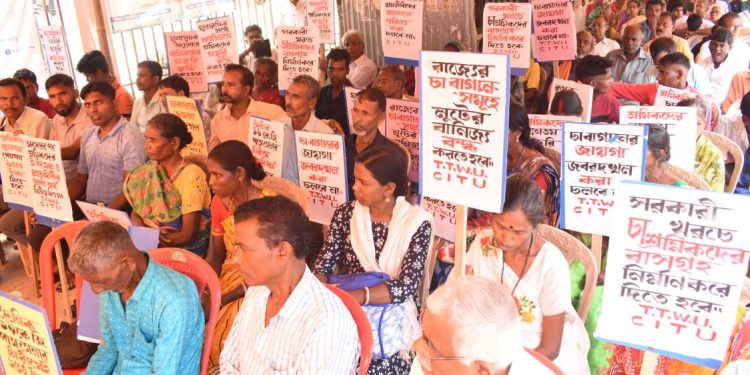 চা শ্রমিকদের পাঁচ দফা দাবি নিয়ে শ্রম কমিশনারের অফিসের সামনে গণধনা এবং গন ডেপুটেশন দেওয়া হবে সংবাদ মাধ্যমের প্রতিনিধিদের এই কর্মসূচি প্রচারের জন্য আবেদন করা হচ্ছে।