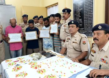 গোপন খবরের ভিত্তিতে আগরতলা মহারাজগঞ্জ লাল মাটিয়া এলাকা থেকে ব্রাউন সুগার,কৌটা নেশা সামগ্রী সহ ৪ যুবককে আটক করে আগরতলা পূর্ব থানার পুলিশ!