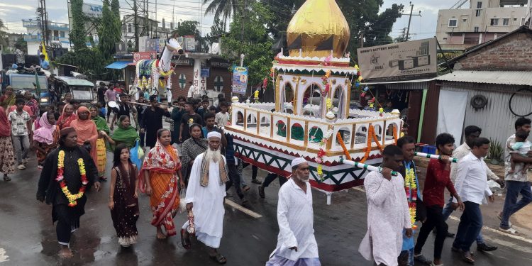 দক্ষিণ রামনগর থেকে প্রতি বছরের মতো এবারও ধর্মীয় প্রথা রীতি মেনে মহররম উদযাপন করে মুসলিম ধর্মাবলম্বীরা ।।