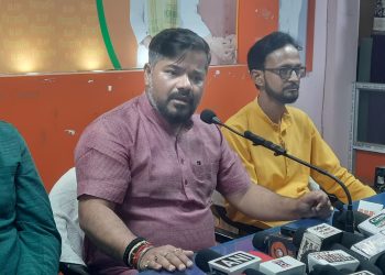 আগরতলা টাউনহলের নাম পরিবর্তন হচ্ছে না, তার সঙ্গে ড শ্যামাপ্রসাদ মুখার্জির নাম জুড়ে করা হবে। বিজেপির প্রদেশ অফিসে জানান সুশান্ত চৌধুরী। জিতেন চৌধুরী ও রণজিত দেববর্মার বক্তব্যের জবাব দিয়েছেন সুশান্ত চৌধুরী