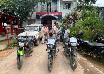 চুরি হওয়া তিনটি বাইক আগরতলা বিভিন্ন জায়গা  থেকে  উদ্ধার করে পূর্ব থানা পুলিশ এদিন প্রকৃত মালিকের হাতে বাইক গুলি তুলে দেওয়া হয় এইসব বিষয়ে বিস্তারিত