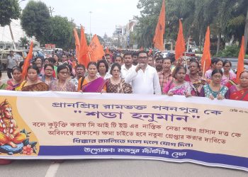 আজ স্থানীয় রবীন্দ্র শতবার্ষিকীর প্রাঙ্গনে সি আই টি ইউ রাজ্য কমিটির সাধারণ সম্পাদক শ্রী শঙ্কর প্রসাদ দও হিন্দু দেব দেবী অথাৎ রামভক্ত পবন পুএ হনুমান জী কে নিয়ে