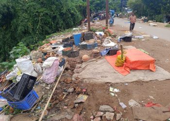 লেকচৌমুহনি বাজার এলাকায় আগরতলা পৌর নিগমের সুনির্দিষ্ট অভিযানে প্রগতি স্কুল সংলগ্ন কাঁটাখালের পাড়ে অবৈধভাবে গড়ে ওঠা বাঁশ ও শেডের দোকান উচ্ছেদ করা হয়।