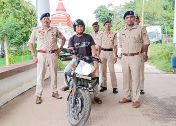 ১৮ই জুন অভয়নগর থেকে হারিয়ে যাওয়া রিপন চাকমার বাইক কোনাবন এলাকা থেকে উদ্ধার করে প্রকৃত মালিকের হাতে তুলে দিল এনসিসি থানার পুলিশ।