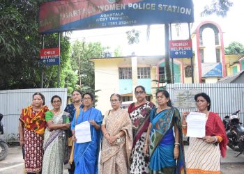 “চন্দ্রপুর এলাকায় স্বজনের হাতে ভয়ঙ্কর হামলার শিকার এক মহিলা—গুরুতর আহত অবস্থায় চিকিৎসাধীন জিবি হাসপাতালে।