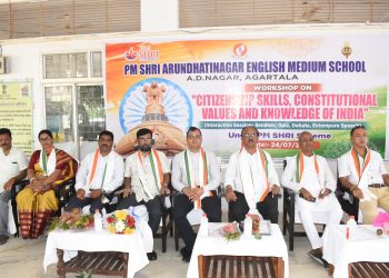 “PM SHRI আরুন্ধতীনগর ইংরেজি মাধ্যম স্কুলে অনুষ্ঠিত হল ‘নাগরিকত্ব দক্ষতা, সাংবিধানিক মূল্যবোধ ও ভারতের জ্ঞান’ বিষয়ক এক বিশেষ কর্মশালা। ছাত্রছাত্রীদের মধ্যে দেশপ্রেম ও নাগরিক সচেতনতা বৃদ্ধির লক্ষ্যে এই উদ্যোগ।”