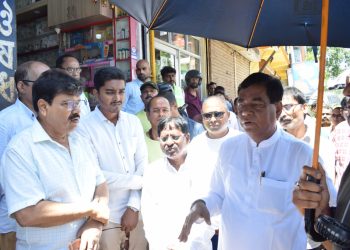 নগরীর সৌন্দর্য ও জলমুক্তির লক্ষ্যে কের চৌমুহনী থেকে বিদূরকর্তা চৌমুহনী পর্যন্ত পরিদর্শনে মেয়র দীপক মজুমদার।