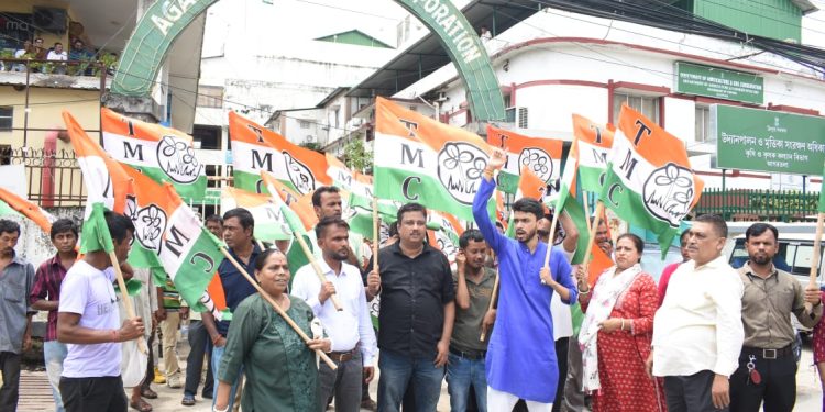 পৌর নিগমের রাস্তাঘাট সহ বিভিন্ন ধরনের দুর্নীতির বিরুদ্ধে সরব হলেন তৃণমূল কংগ্রেস!