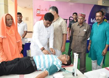 অল ত্রিপুরা পিএ সিস্টেম ও লাইটিং অ্যাসোসিয়েশনের উদ্যোগে রক্তদান শিবির, উপস্থিত ছিলেন মেয়র দীপক মজুমদারসহ বিশিষ্টজনেরা।