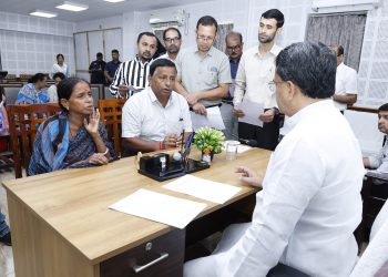 “জনগণের কণ্ঠস্বরকে সম্মান জানিয়ে— ৫০তম ‘মুখ্যমন্ত্রী সমীপেষু’ কর্মসূচিতে সেবার বন্ধনে আরও এক ধাপ অগ্রগতি।”