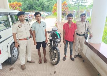 আগরতলার সার্কিট হাউস সংলগ্ন এলাকায় বাইক চুরি কান্ডে ধৃত ২ পাঁচ দিনের রিমান্ডের আবেদন জানিয়ে সোমবার আদালতে পাঠানো হবে বলে জানাান এন সি সি থানার সেকেন্ড ওসি গোপাল শুক্র দাস