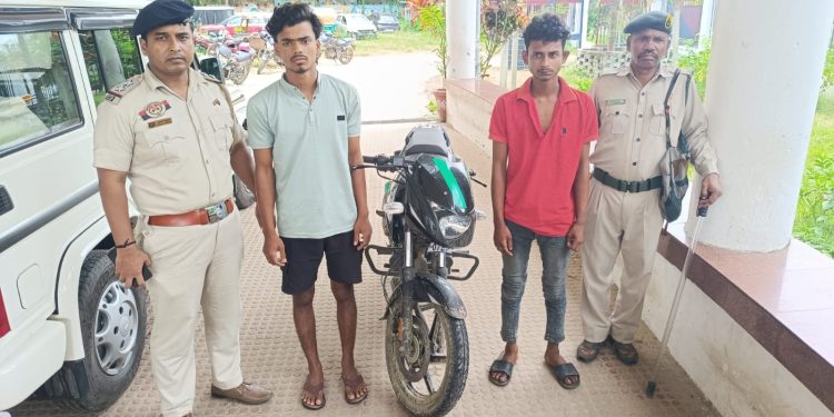 আগরতলার সার্কিট হাউস সংলগ্ন এলাকায় বাইক চুরি কান্ডে ধৃত ২ পাঁচ দিনের রিমান্ডের আবেদন জানিয়ে সোমবার আদালতে পাঠানো হবে বলে জানাান এন সি সি থানার সেকেন্ড ওসি গোপাল শুক্র দাস