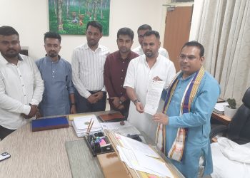 বিজেপি যুব মোর্চার তরফে বিভিন্ন কলেজে ভর্তি প্রক্রিয়ার সমস্যা নিয়ে মহাকরণে উচ্চশিক্ষা দপ্তরের মন্ত্রী কিশোর রায় বর্মনের কাছে ডেপুটেশন জমা দিলেন প্রতিনিধিরা।