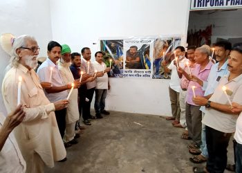 মানবতার প্রতি শ্রদ্ধা জানিয়ে মোমবাতি জ্বালিয়ে প্রতিবাদ কর্মসূচি পালন করলো অল ত্রিপুরা অসংগঠিত শ্রমিক ফেডারেশন।